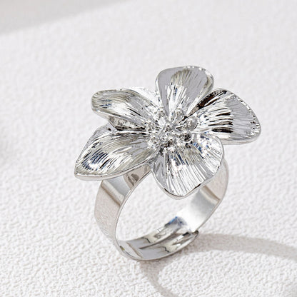 A Women's Ring, Flower Metal Opening, Adjustable Size Ring, Suitable for Daily Wear and Vacation